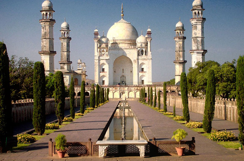 Places to visit near Shirdi Sai Baba Temple. Location to visit near Shirdi. #Shirdi #BestHotel #SaiBaba #ShirdiStay #bib-ka-maqbara